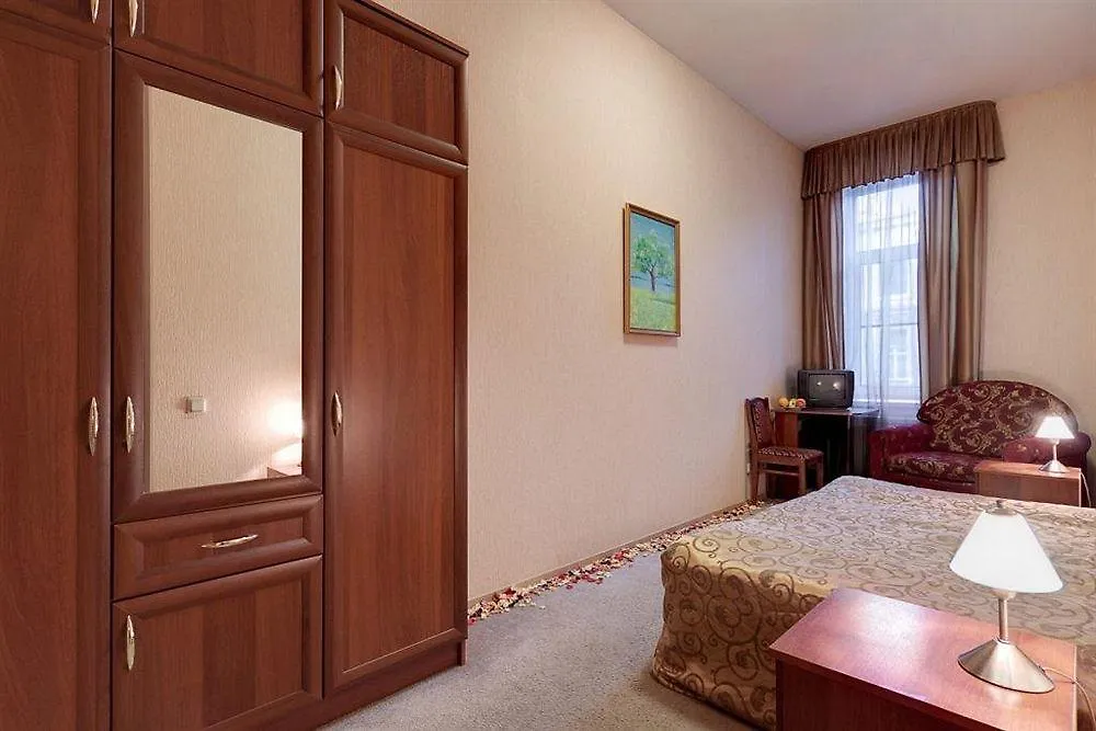 سانت بطرسبرغ Hotel Bolshoy 19 فندق مبيت وإفطار